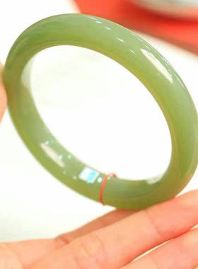 和田玉手镯老料湖水绿玉晴水细条