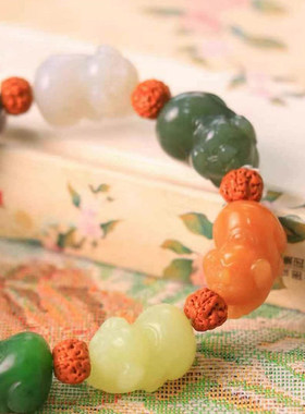 天然和田玉多宝发财猪手串