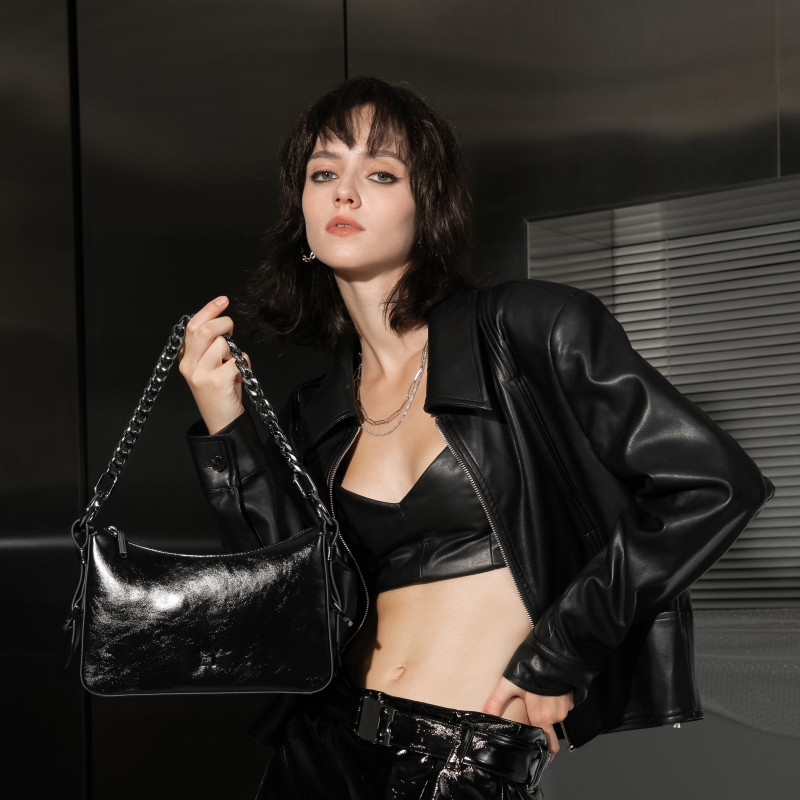 INJOYLIFE机能粗链条包女新款小众设计黑色斜挎包包单肩腋下包,淘宝优惠券,粉丝福利购,淘宝优惠卷