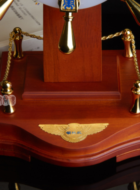 琉璃商务风礼品定制开业领航舵