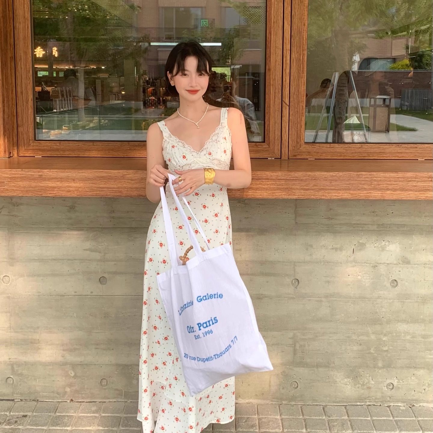 酒午自制【夏日庄园】法式复古2025夏季新款v领蕾丝边碎花吊带裙,淘宝优惠券,粉丝福利购,淘宝优惠卷