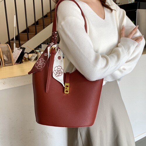 红色婚包女2026新款高级感单肩腋下水桶包洋气结婚新娘包日常可用 - 图0