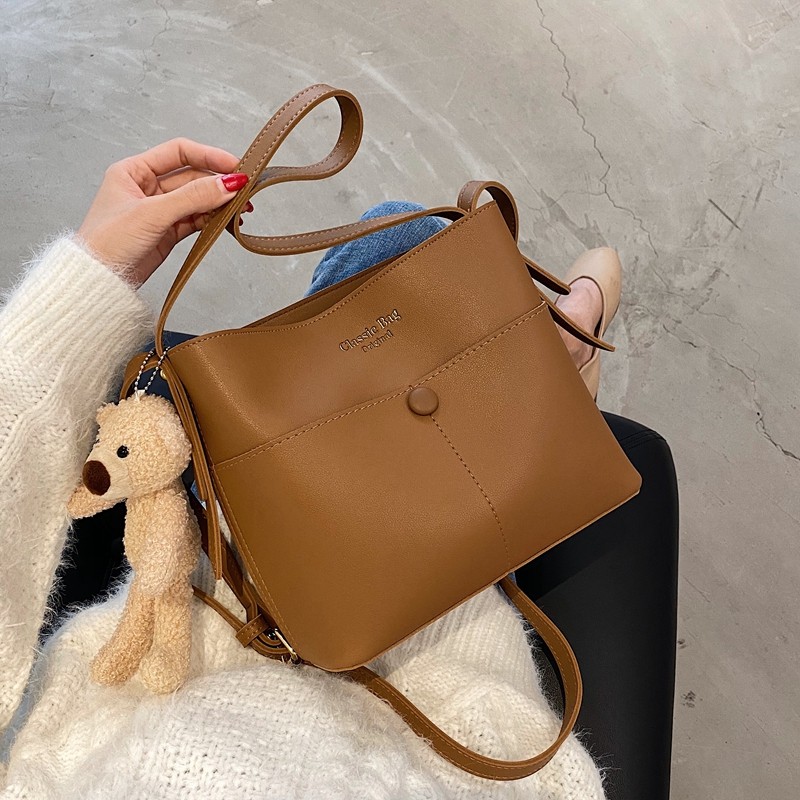 秋冬包包女斜挎包2025新款潮大容量单肩包大学生上课包简约水桶包,淘宝优惠券,粉丝福利购,淘宝优惠卷