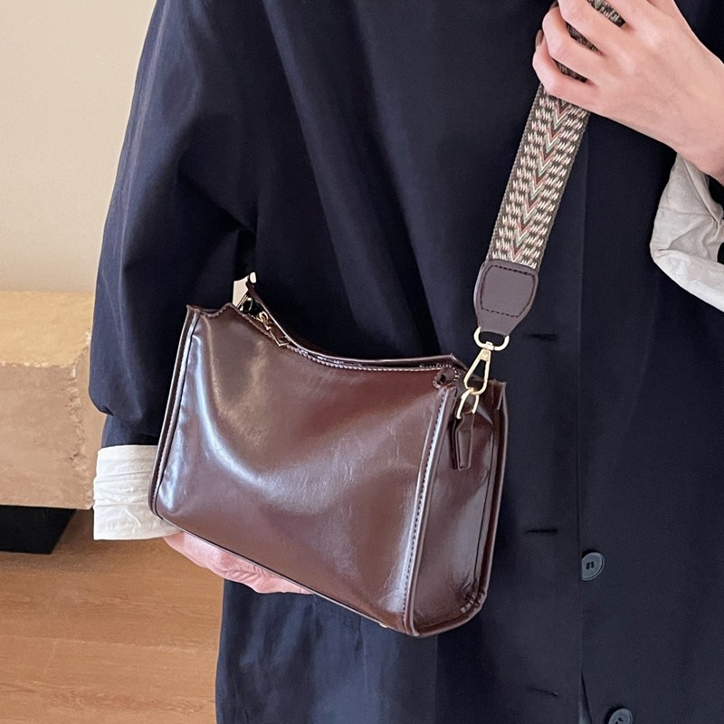 高级质感包包女包2025新款时尚通勤单肩包复古百搭宽带斜挎小方包,淘宝优惠券,粉丝福利购,淘宝优惠卷