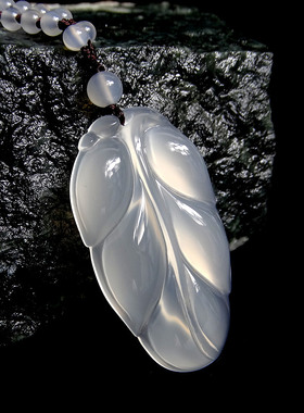 天然玫瑰花吊坠白玉玛瑙