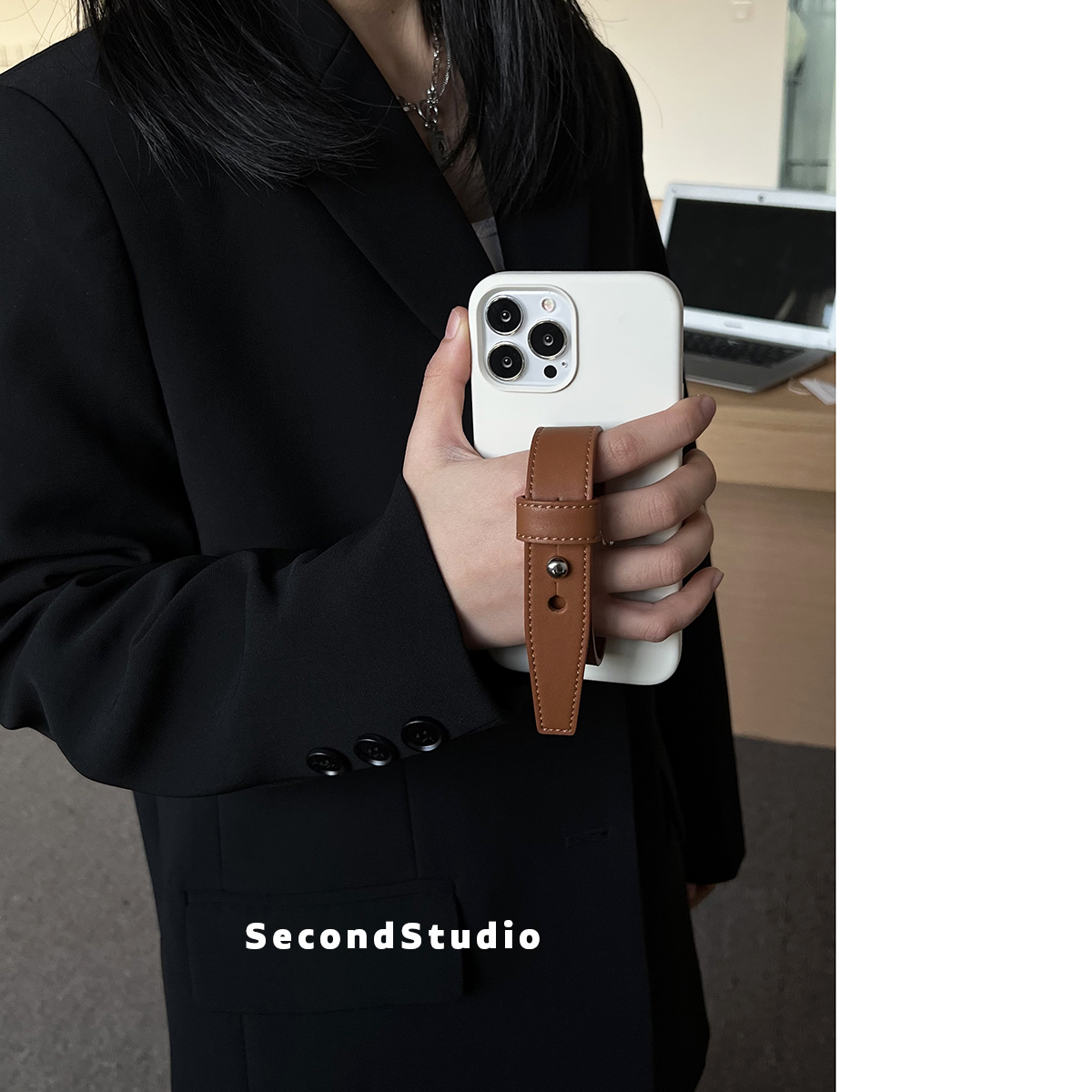 SecondStudio创意设计防摔手拿皮腕带iPhone15promax液态硅胶软壳13苹果14promax手机壳14pro全包12promax - 图0