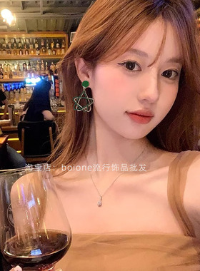 甜酷夸张度假风五角星螺旋耳夹