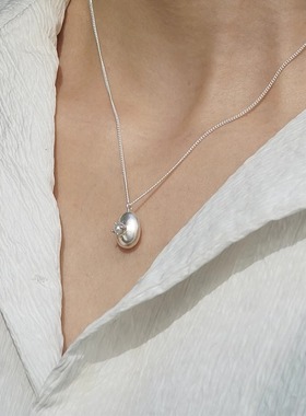 一寸十里鹅卵石爪镶珍珠纯银项链