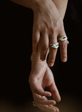 八月南方马蹄莲纯银戒指轻奢文艺