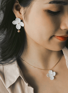 caicailee瓷艺绣球花耳环项链