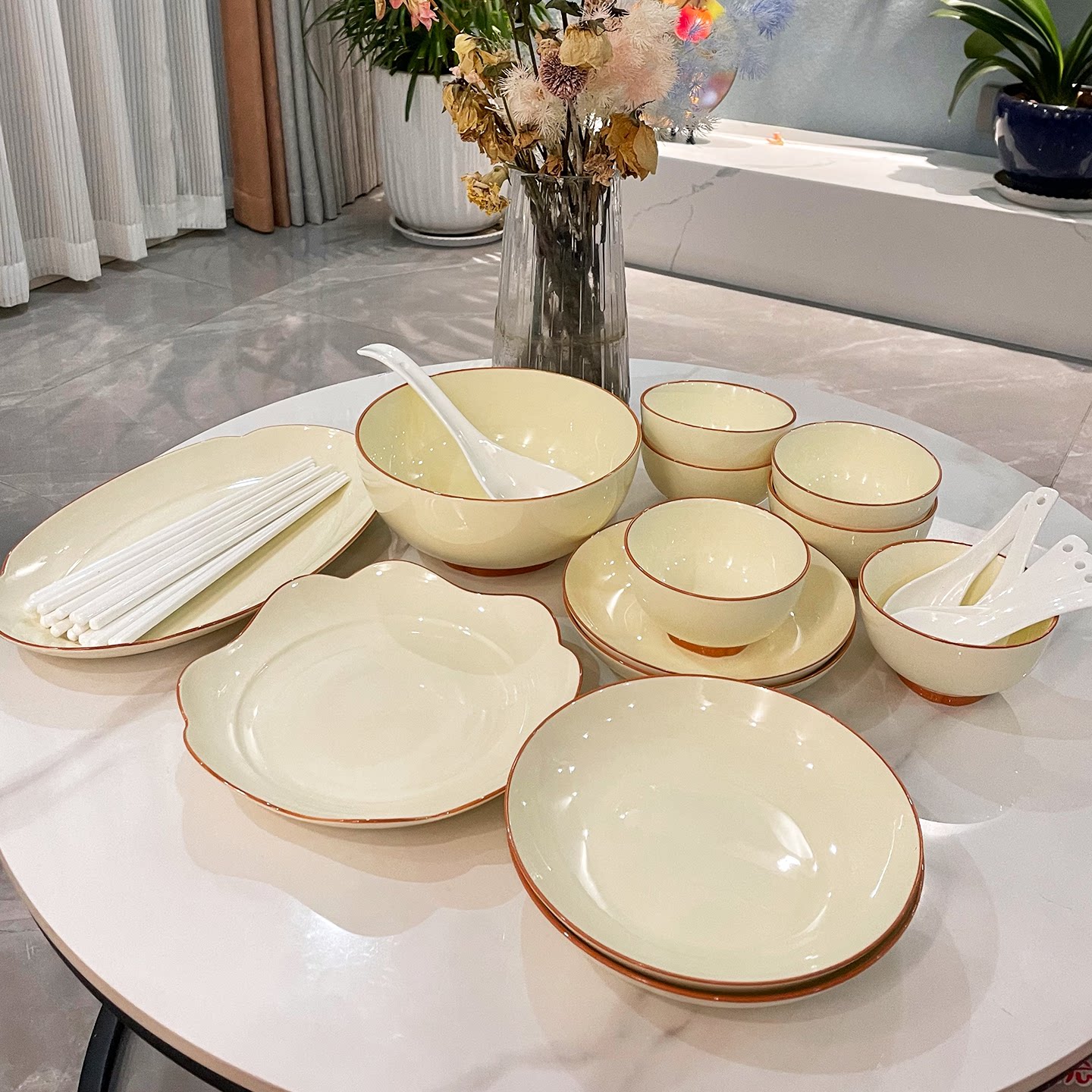 奶油风釉下彩2025新款碗碟套装家用高颜值陶瓷餐具乔迁送礼碗组合