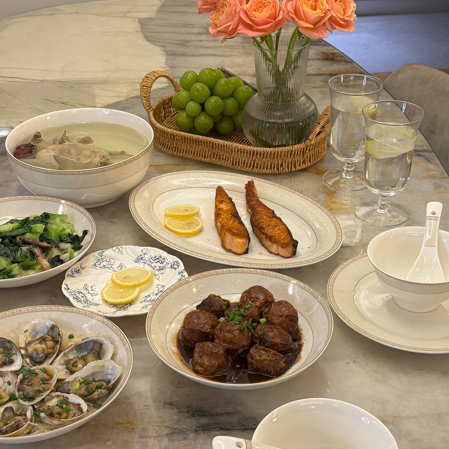 中式2025新款碗碟套装家用釉下彩陶瓷餐具乔迁送礼饭碗菜盘子组合