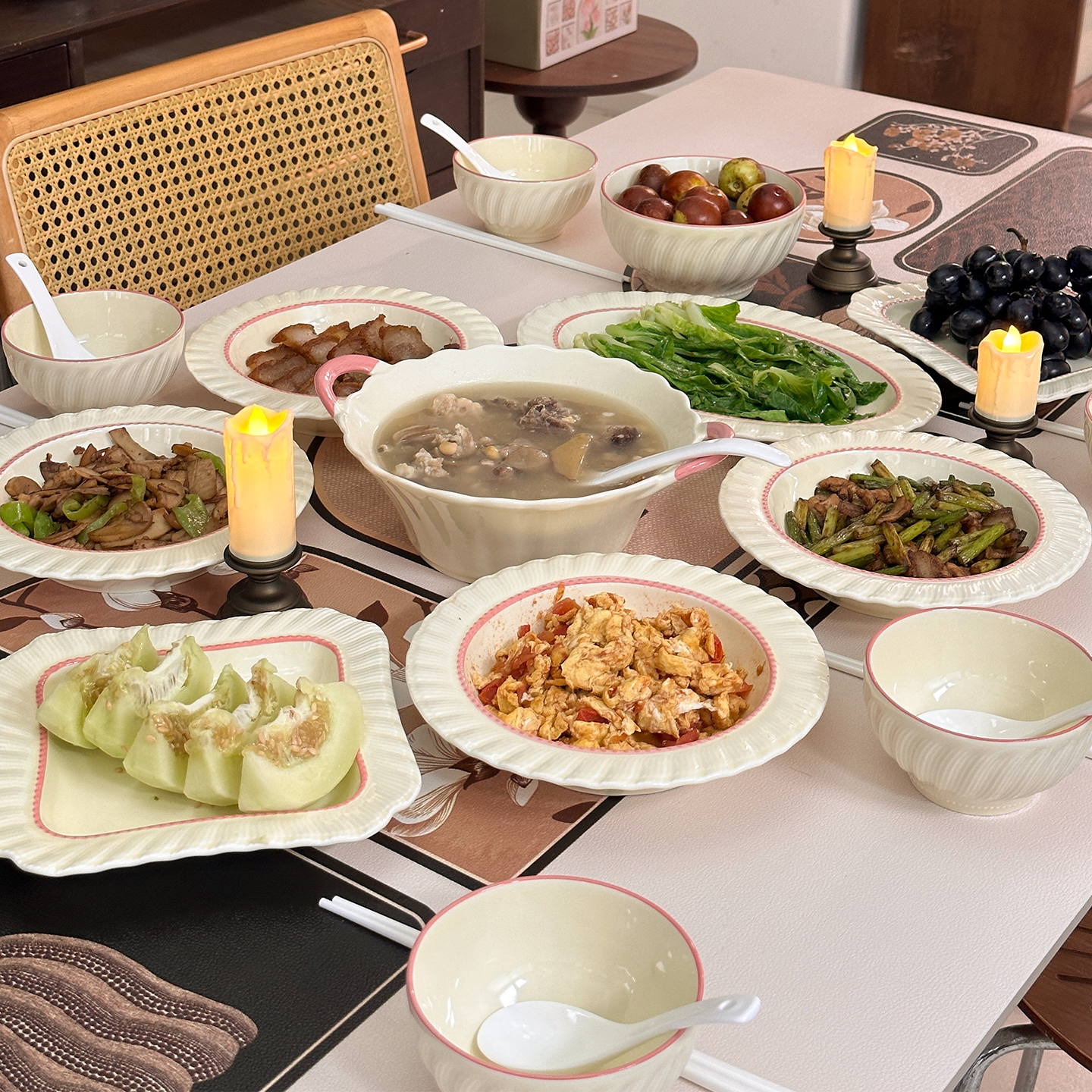 釉下彩2026新款碗碟套装家用高颜值浮雕餐具乔迁结婚送礼饭碗菜盘