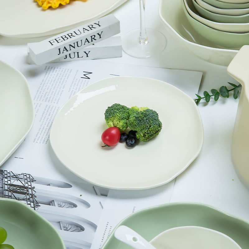 釉下彩奶油风餐具碗碟套装家用高温2025新款清新陶瓷套装盘子组合