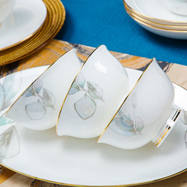 High temperature tableware and dishes set as a housewarming gift