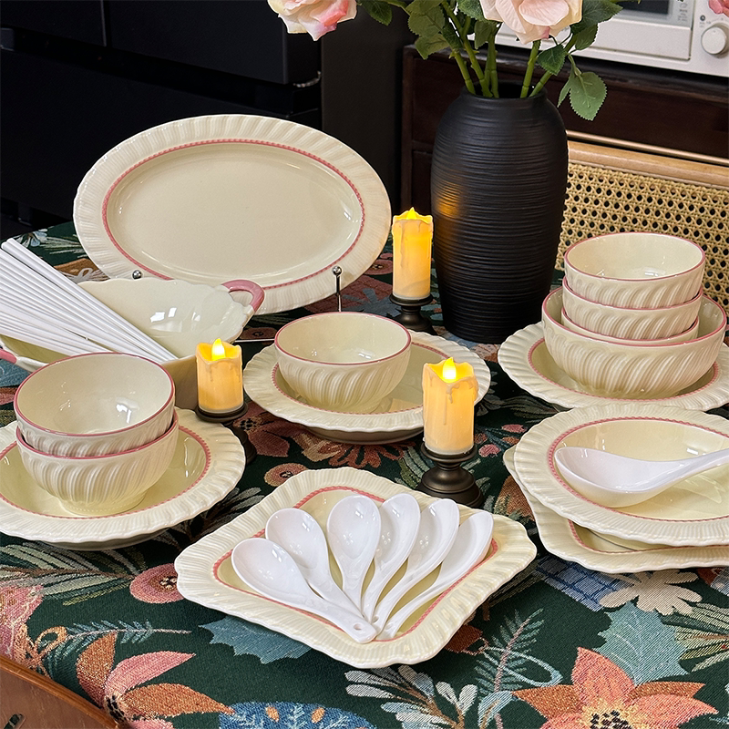 釉下彩2026新款碗碟套装家用奶油浮雕陶瓷餐具乔迁送礼饭碗菜盘子