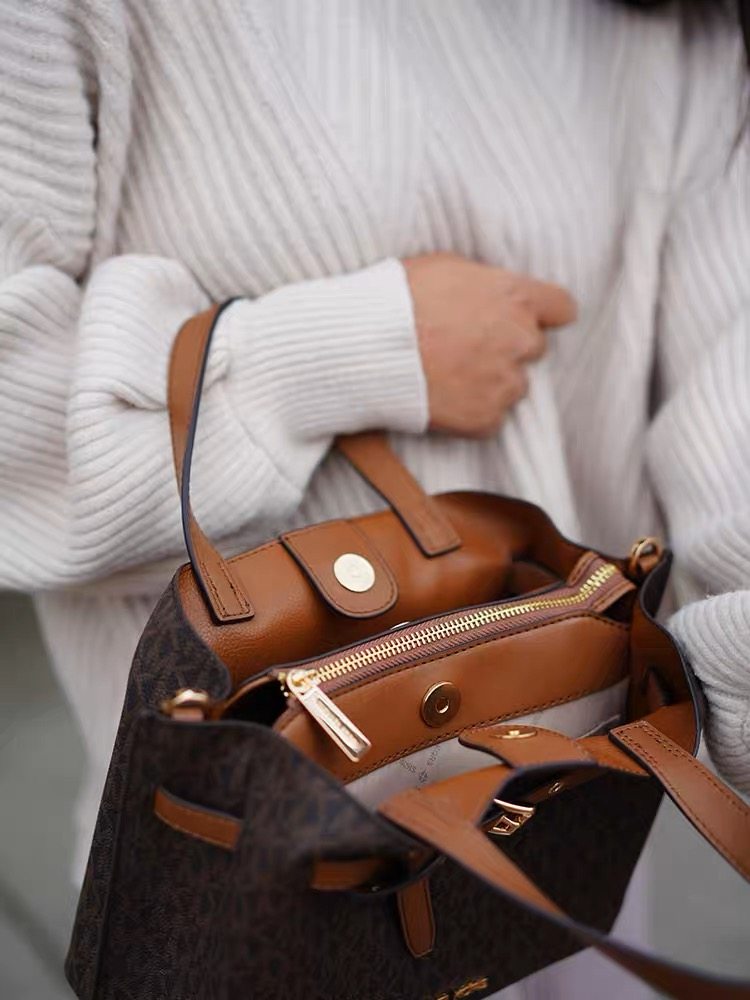 michael kors女士简约斜挎包 客邻尚品海外女士包袋