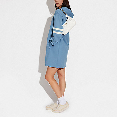客邻尚品海外旗舰店COACH/蔻驰女士PVC配皮单肩斜挎包腋下包手提包月牙包CA5483