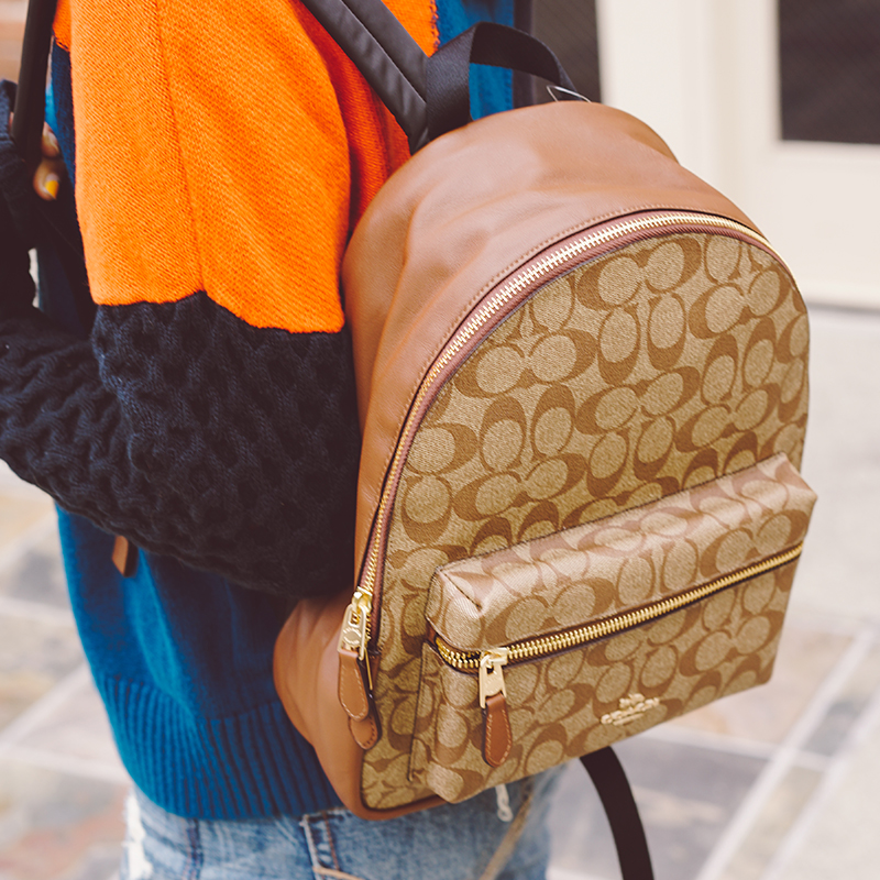 客邻尚品海外旗舰店COACH/蔻驰包包奥莱款中号女士PVC配皮双肩背包322003
