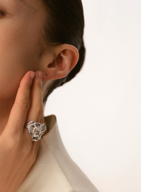 NatureTrace™褶皱花朵戒指