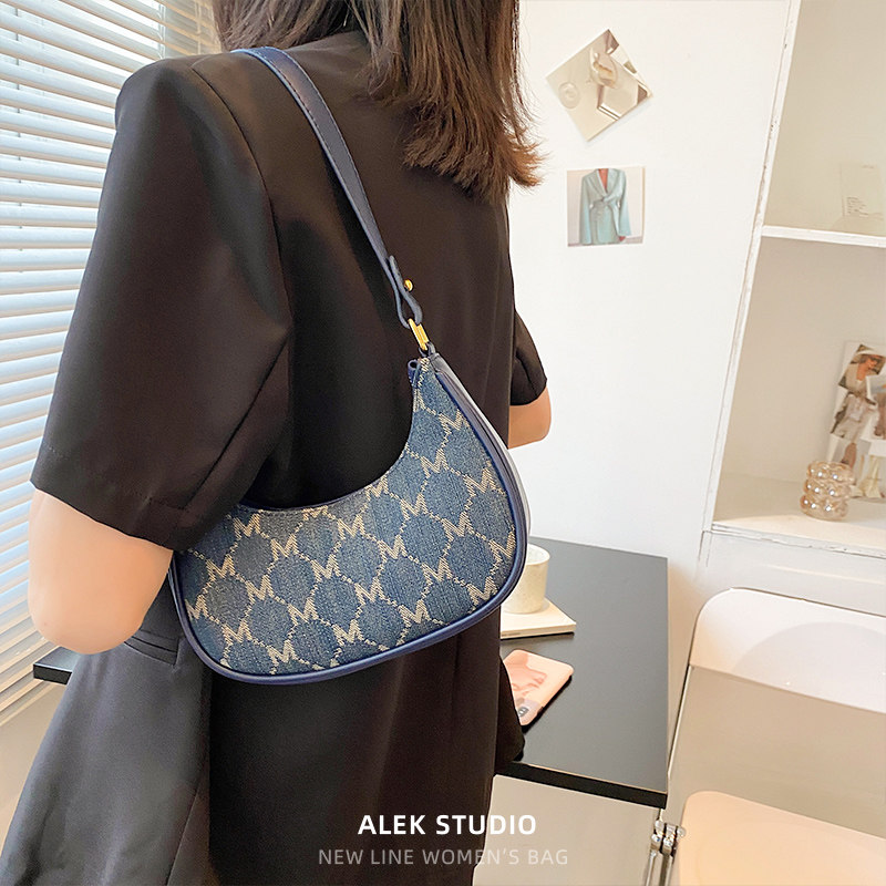  黑金刚户外女士包袋