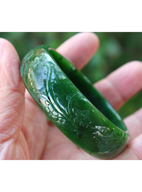 天然新疆和田玉碧玉雕花手镯