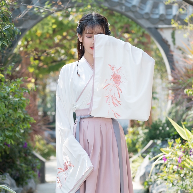 蜜糖依恋旗舰店春装实拍改良明制汉服女民族风刺绣日常交领两件套3