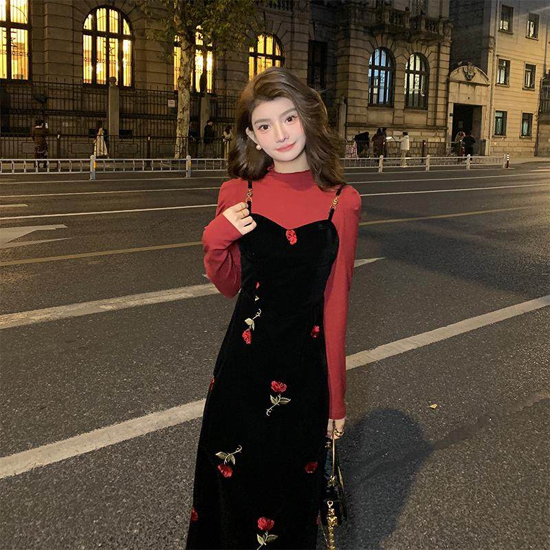 AM NANA 丝绒吊带新年战袍法式玫瑰刺绣女复古气质包臀高级感裙子,淘宝优惠券,粉丝福利购,淘宝优惠卷