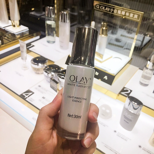 Olay, осветляющая сыворотка в ампулах, лампочка для лица