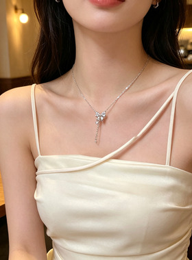 钛钢不掉色蝴蝶镶钻锁骨链女款