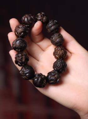 沉香木雕刻十二生肖手串