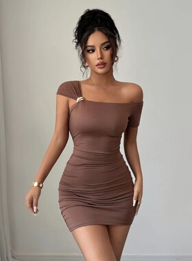 Women's Elegant Sexy Asymmetric Neck Metal Buckle Pleated Mi