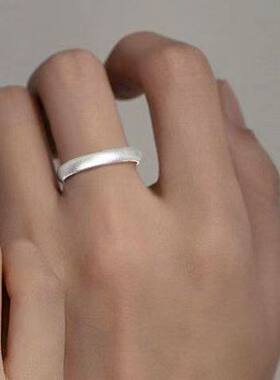简约小众设计师雾面金属指环男女通用可调节戒指百搭款个性高级感