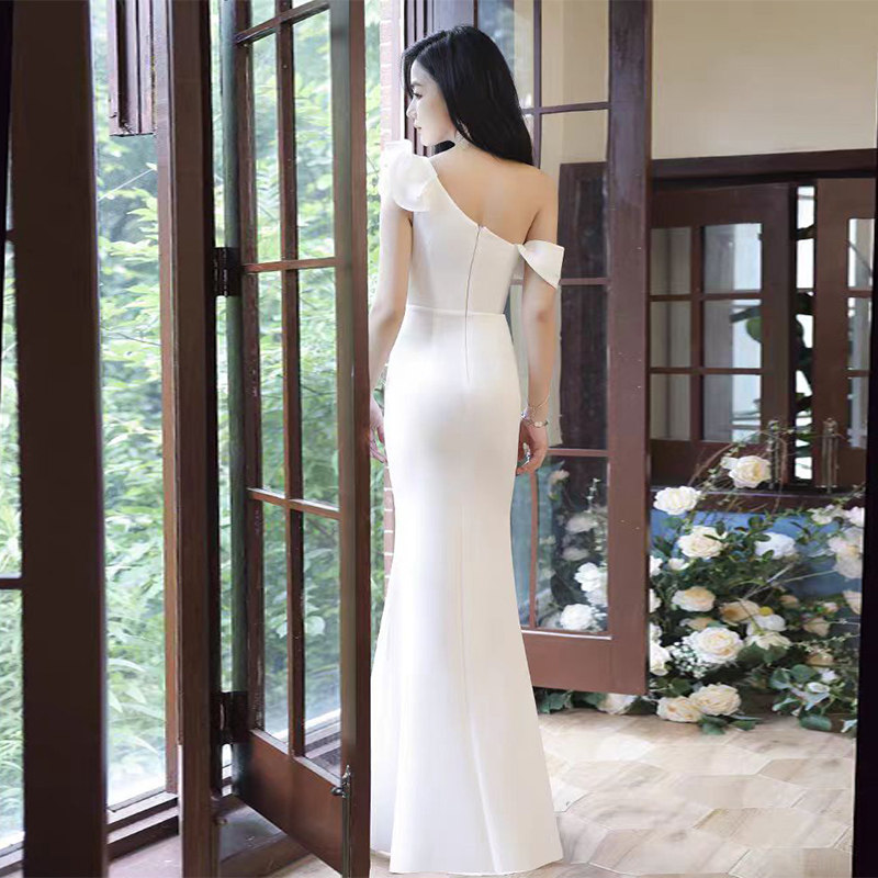 单肩高端晚礼服气质年会主持人名媛轻奢小众荷叶性感夜场长裙显瘦