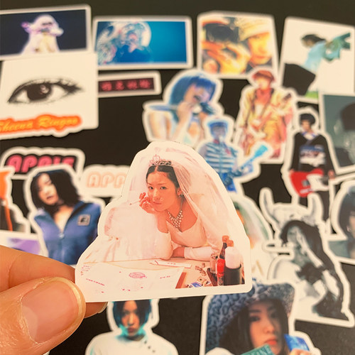 椎名林檎贴纸苹果女王日本流行歌手周边行李箱高清装饰手机手账贴 - 图1