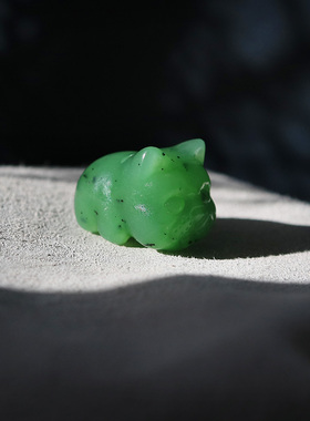 新疆和田玉手工雕刻小狗吊坠挂件