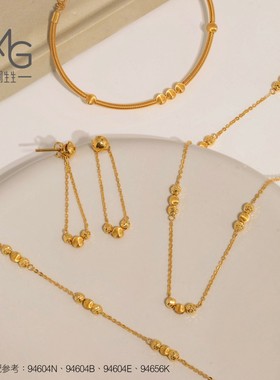 周生生流光系列猫眼金珠手镯