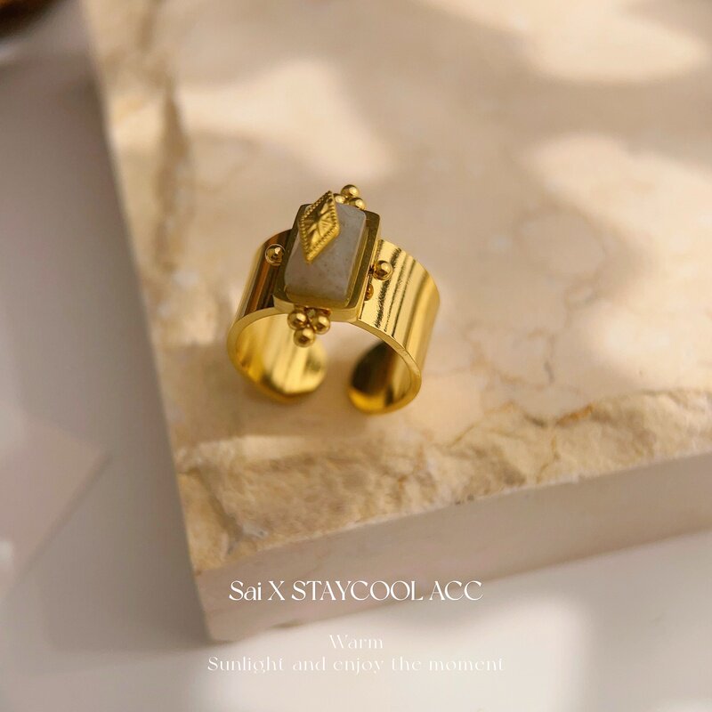 Retro open titanium steel gold shiny medieval ladies ring high-end ring palace style starburst old money square