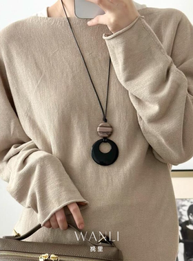 黑色圆形树脂吊坠镂空项链