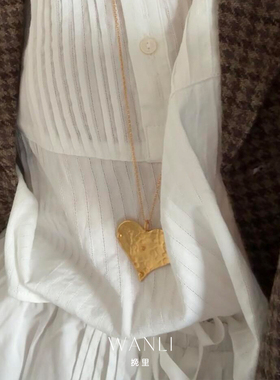 挽里金银两色爱心吊坠项链