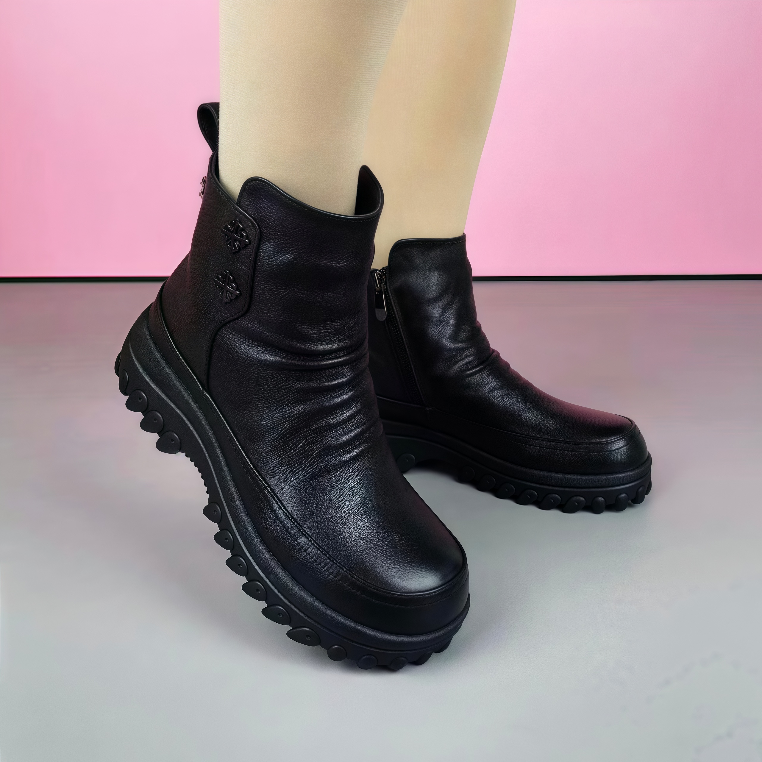 纯牛皮马丁靴女冬季新款厚底短靴真皮羊毛棉靴舒适防滑软底妈妈鞋 - 图1