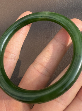 和田玉俄料碧玉细腻油润菠菜绿卡53mm手镯Q