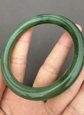 和田玉俄料碧玉细腻油润菠菜绿卡59mm手镯Q