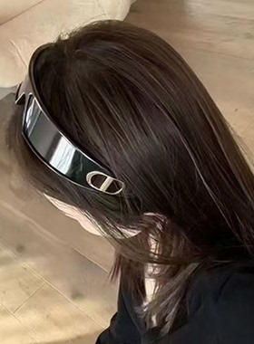 2026新款发箍墨镜女款高级感网红时髦拍照凹造型太阳眼镜防紫外线
