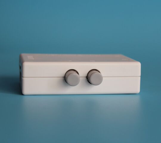 Genuine Maxtor MT-RJ45-2M network switch 2 in and 1 out internal and external network switching sharer mini version