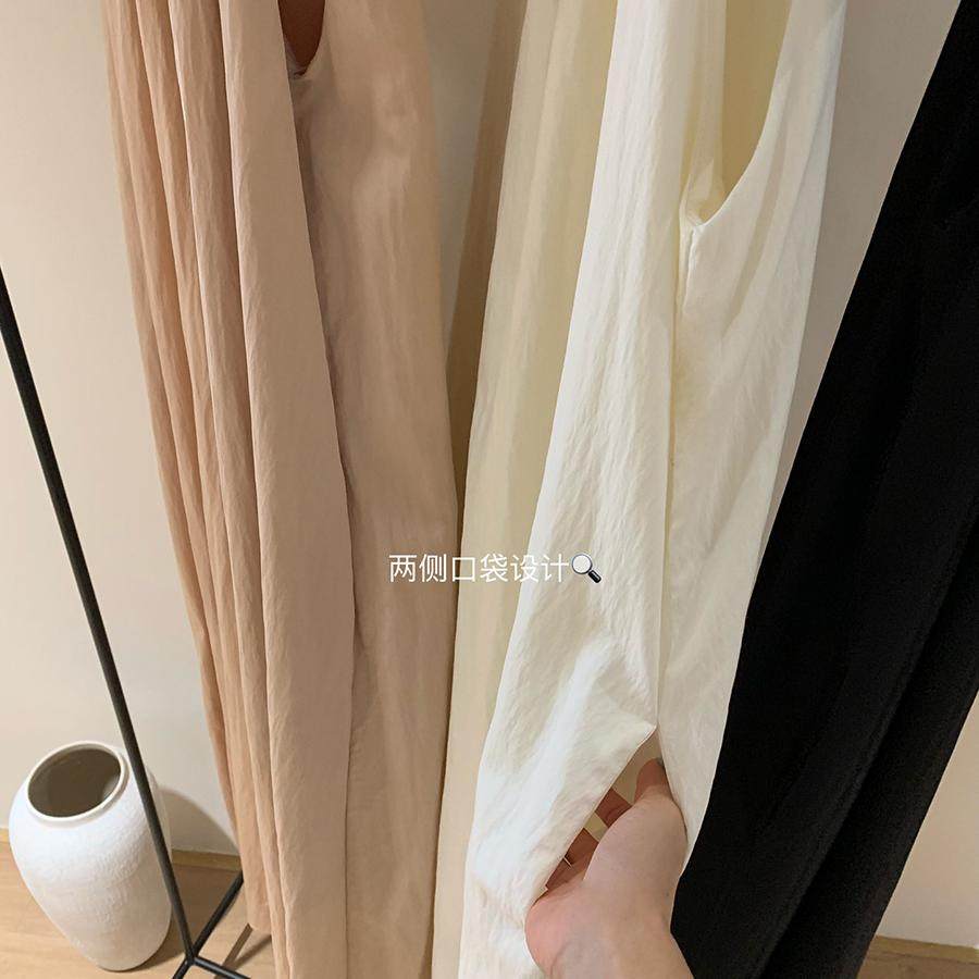 法式极简风纽结麻花挂脖连衣裙女秋打底吊带裙宽松气质度假风长裙,淘宝优惠券,粉丝福利购,淘宝优惠卷