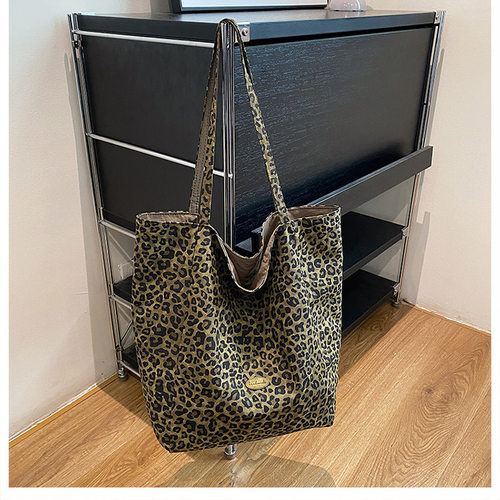 新款小众设计豹纹帆布包女大容量两面背单肩包简约休闲上班通勤包 - 图2