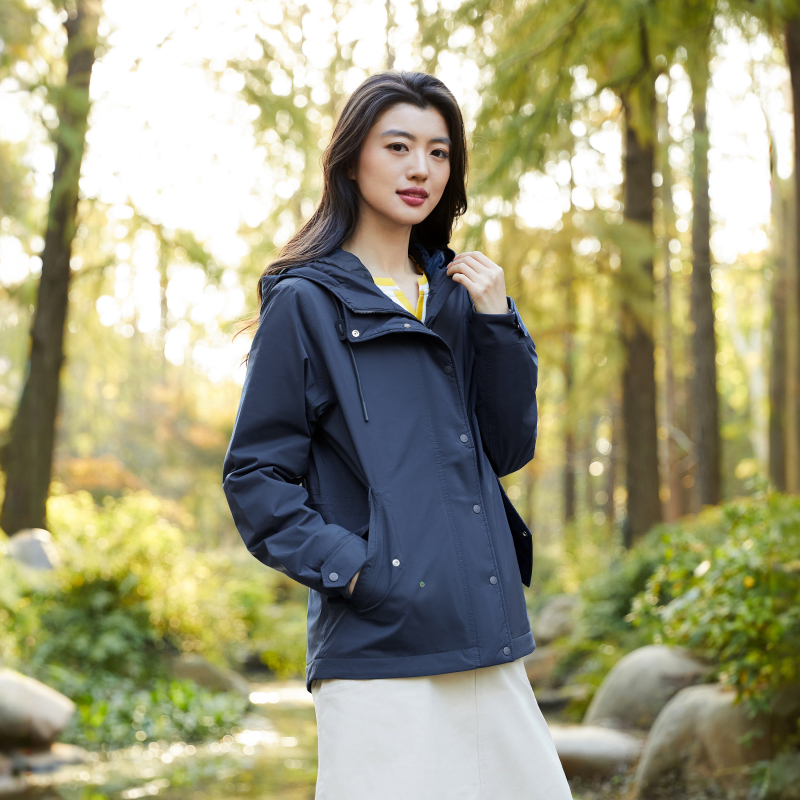 AIGLE艾高秋冬款MTD防风防雨透汽收腰鱼尾下摆女保暖棉服