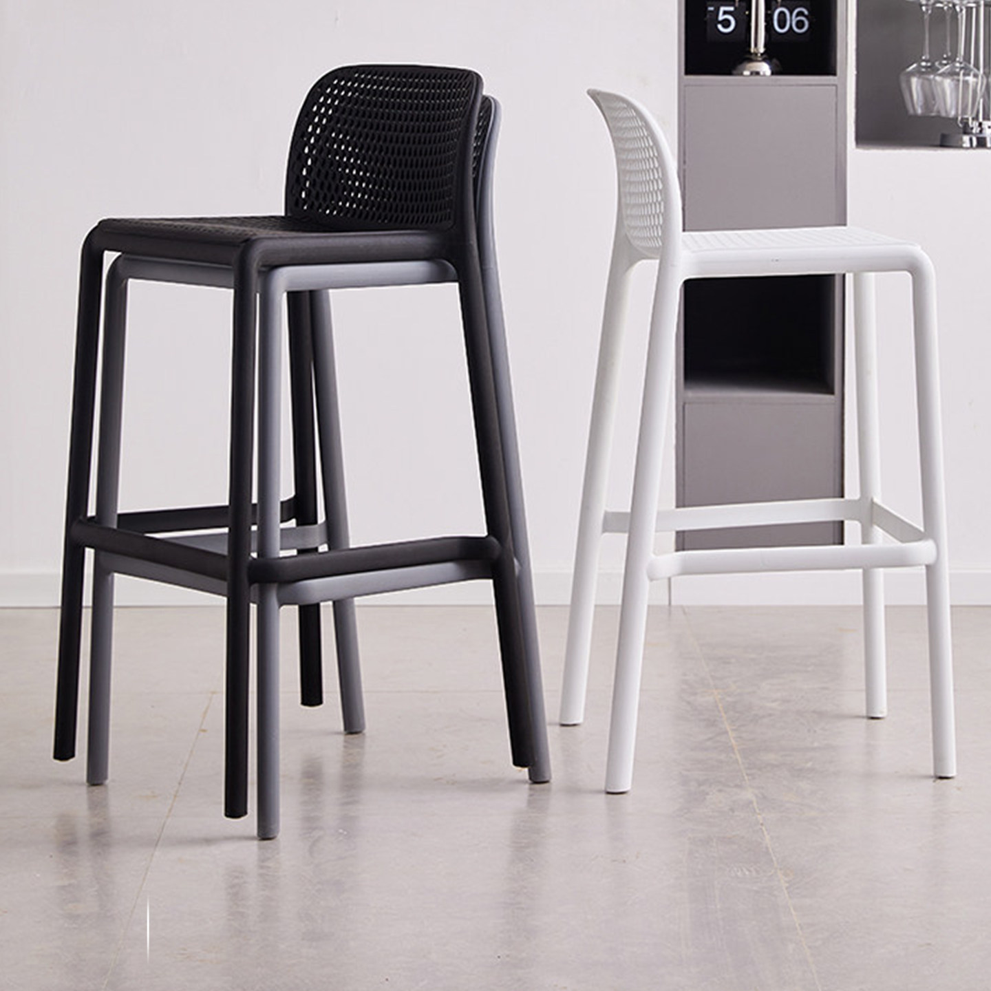 现代简约高脚椅家用塑料镂空靠背椅省空间叠放设计带搁脚吧台椅子,淘宝优惠券,粉丝福利购,淘宝优惠卷