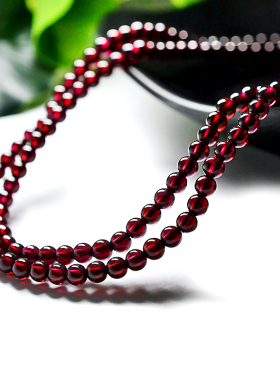 天然酒红石榴石手链女生多三圈